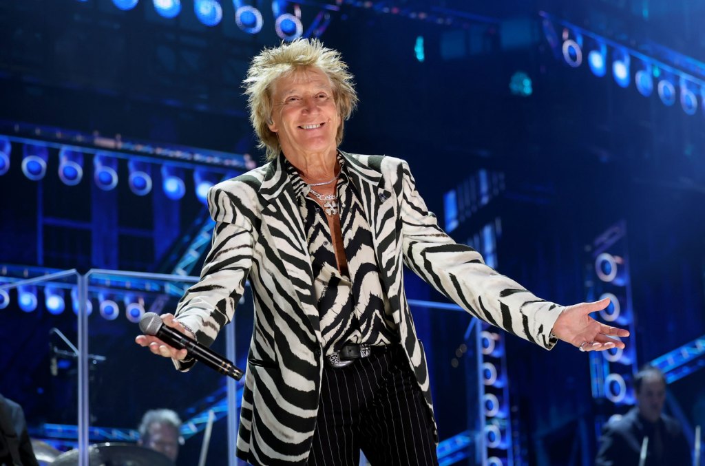 Rod Stewart Postpones Las Vegas Colosseum Gig Due to Illness