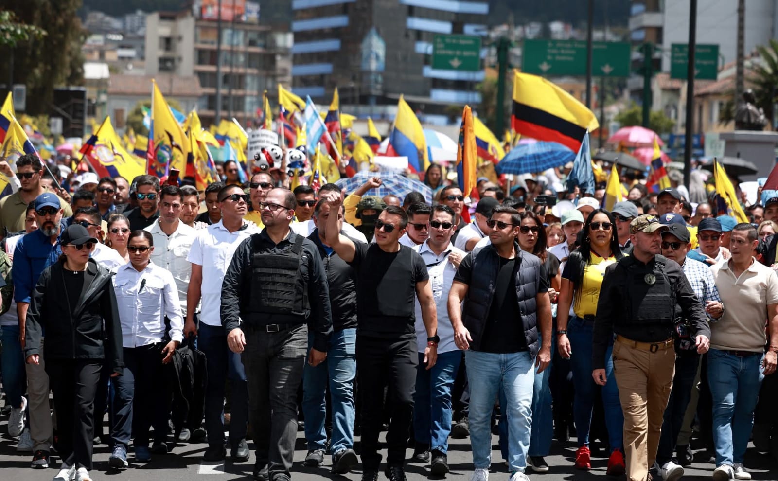 Más de 50.000 ciudadanos y organizaciones sociales marchan con fuerza hacia la Corte Constitucional: exigen que no bloquee las leyes que garantizan seguridad