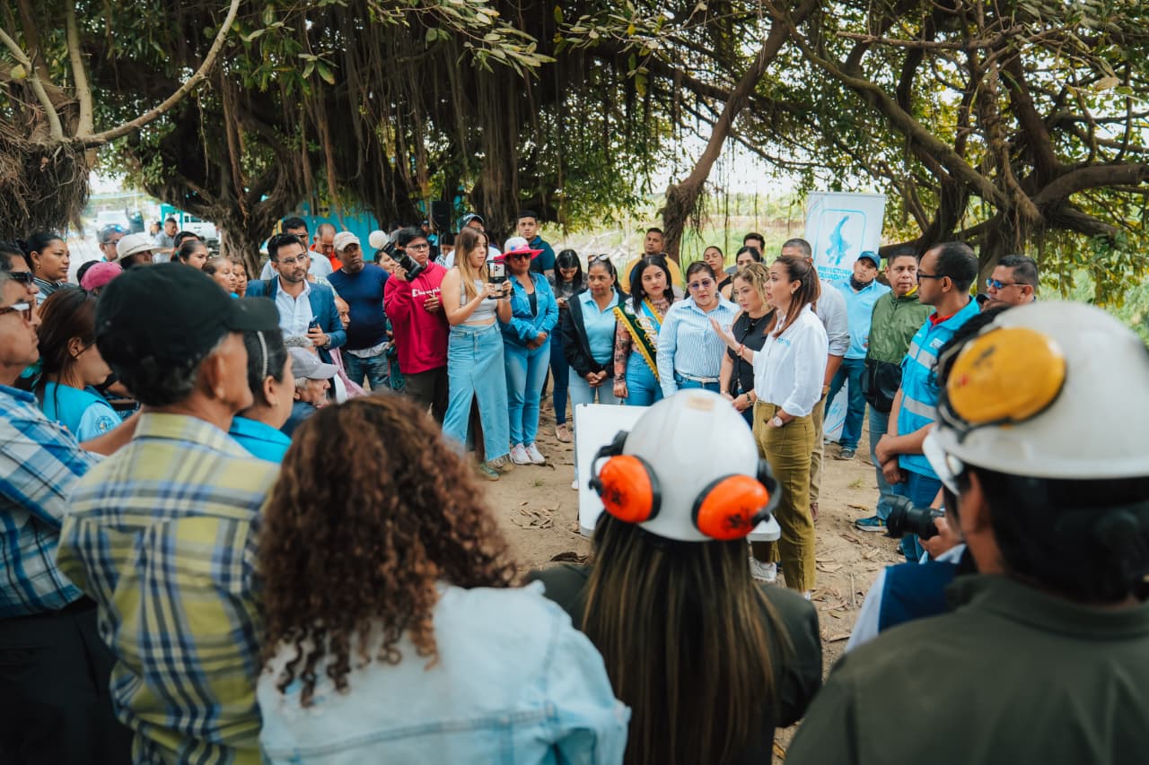 En Cone, prefecta Aguiñaga da inicio a construcción de nuevo puente peatonal