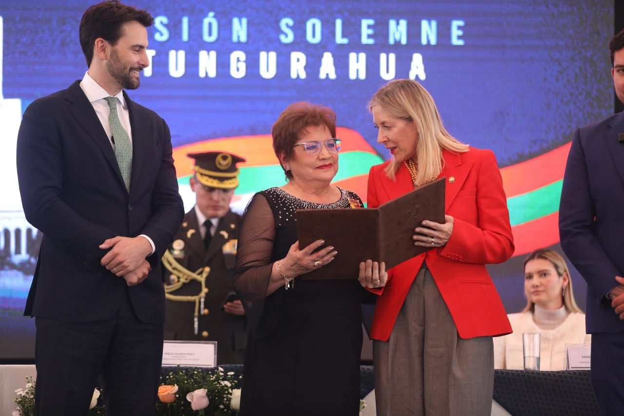 La distinción “MATILDE HIDALGO DE PRÓCEL” otorgado por la Asamblea Nacional del Ecuador fue recibida en Ambato