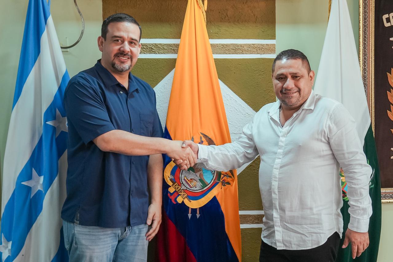 Carlos Encalada recorrió los cantones Isidro Ayora, Pedro Carbo y Lomas de Sargentillo: “Aquí estamos, escuchando y trabajando juntos por soluciones reales”