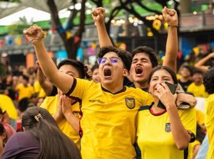 Familias guayaquileñas celebraron la clasificación de Ecuador en espacios municipales